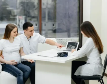 Gynecologist counseling a woman about medical termination of pregnancy (MTP)